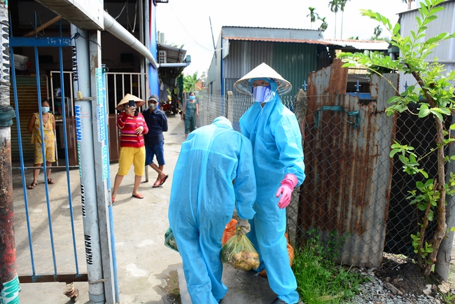 Chùa Hoằng Pháp: Tiếp tục hỗ trợ người dân khó khăn trong đại dịch Covid (đợt 8)